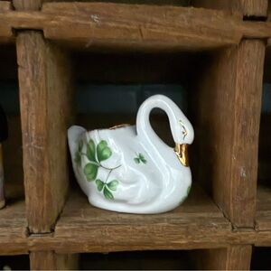 Enesco fine bone china white swan with green clovers. Trinket decor vintage